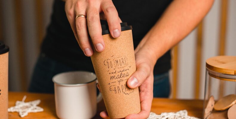 Bæredygtighed i hver slurk: Kaffebægre og rørepinde i fokus